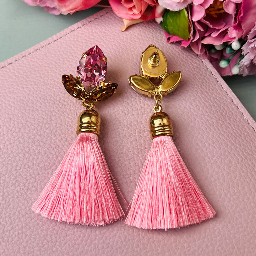 Funkelnde Ohrstecker in Rosa und Goldfarben mit rosafarbener Quaste von AmuseToi
