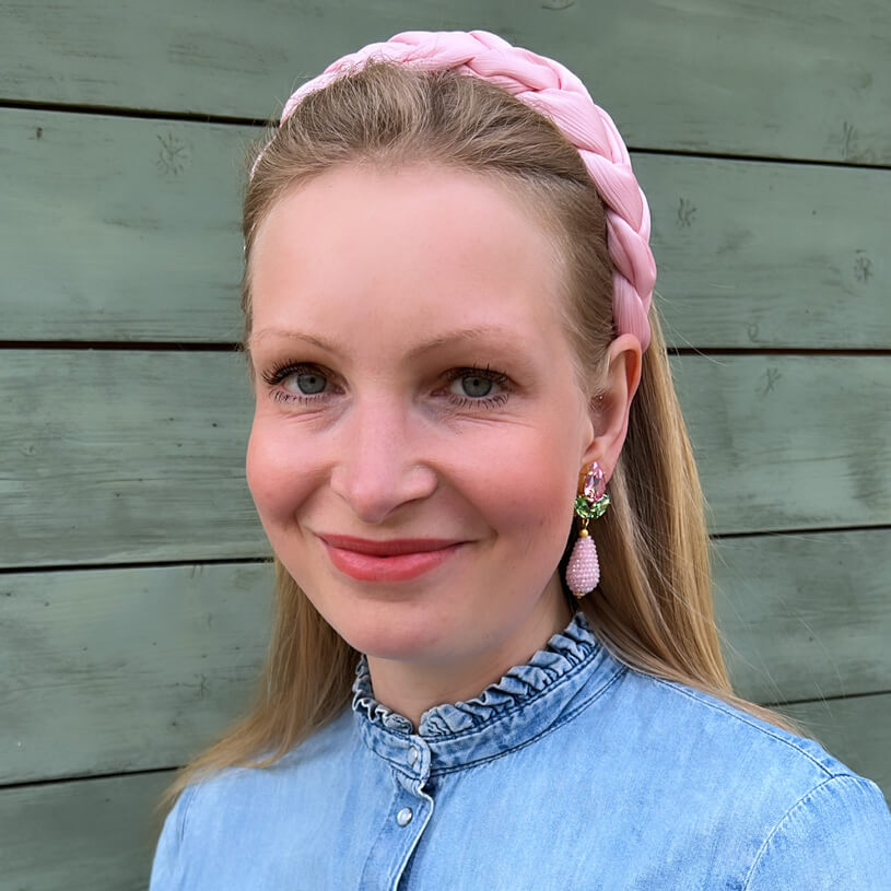 Funkelnde Ohrstecker in Rosa und Grün mit glitzernden Tropfen