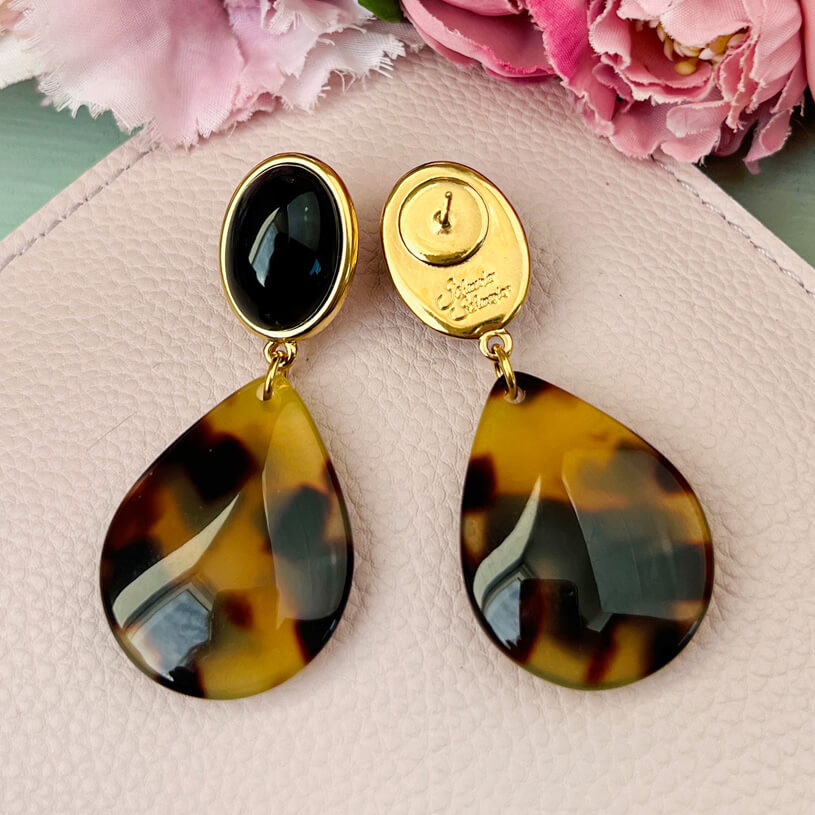 Schwarze Ohrstecker mit Tropfen in Schildpatt-Optik von AmuseToi