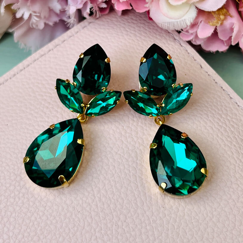 Tropfen-Ohrstecker mit Glas-Kristallen in Dunkelgrün