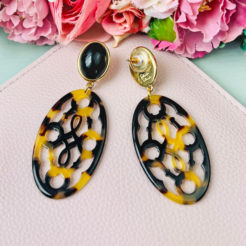 Schwarze Trensen-Ohrringe mit Oval in Schildpattfarben von AmuseToi