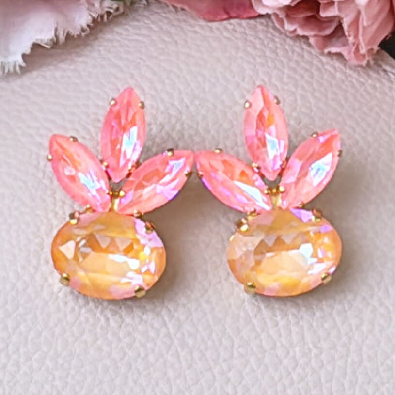 Funkelnde Ohrstecker aus hochwertigen Glas-Kristallen in Pfirsich und Pink