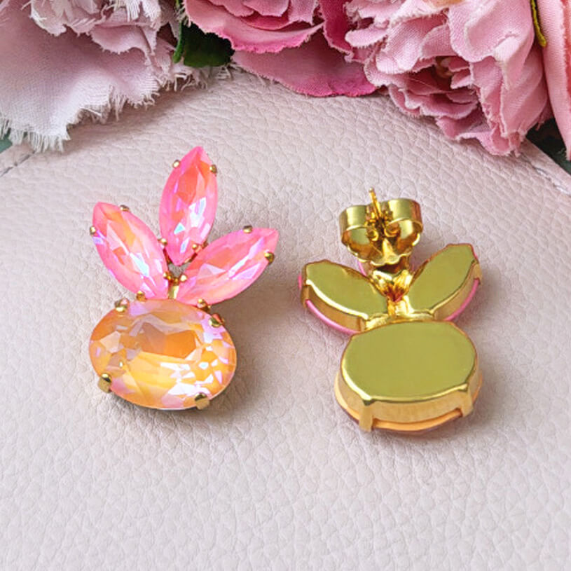 Funkelnde Ohrstecker aus hochwertigen Glas-Kristallen in Pfirsich und Pink