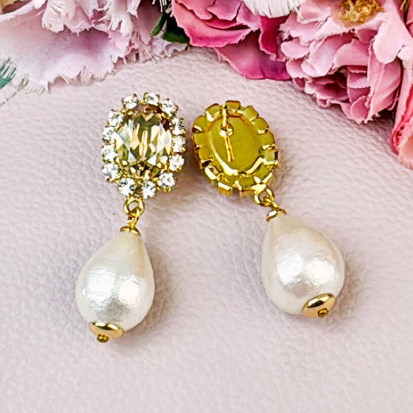 Edel funkelnde Ohrstecker in Champagner mit leichtem Baumwolltropfen