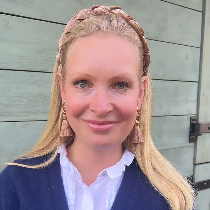 Edel funkelnde Ohrstecker in Champagner mit Quaste