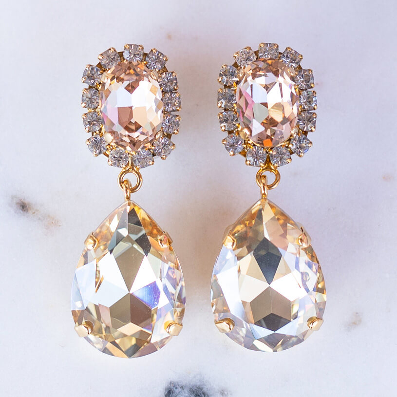 Edel funkelnde Ohrstecker in Champagner mit Tropfen