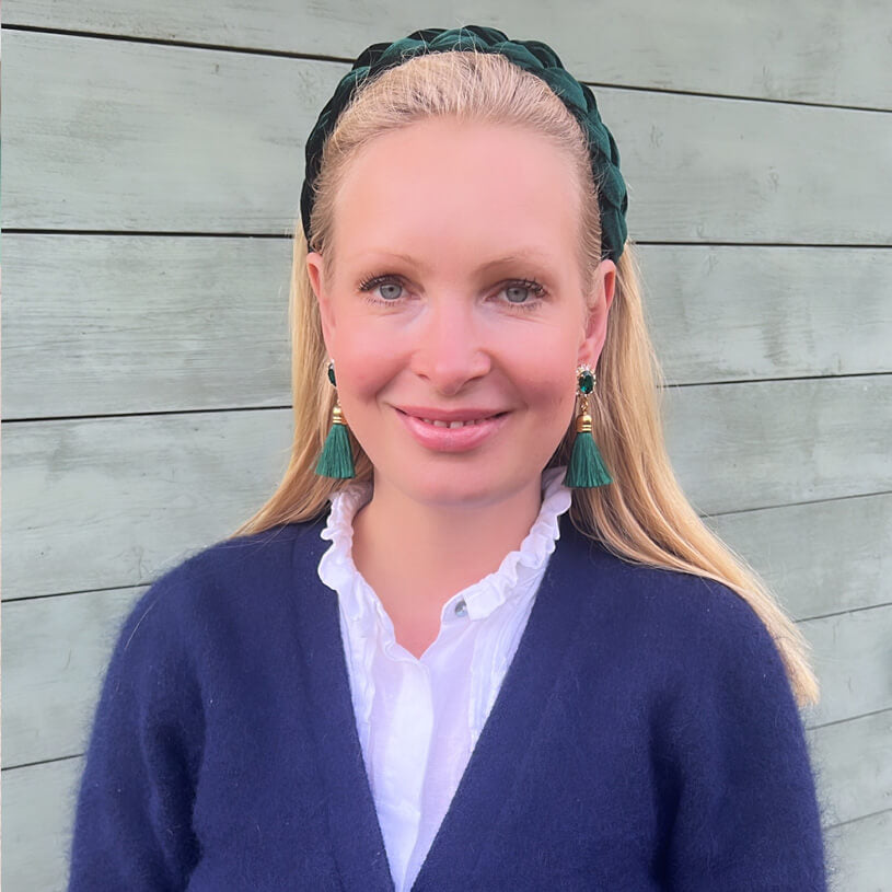 Edel funkelnde Ohrstecker in Dunkelgrün mit Quaste