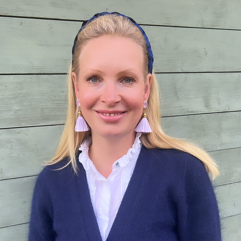 Edel funkelnde Ohrstecker in Flieder mit Quaste