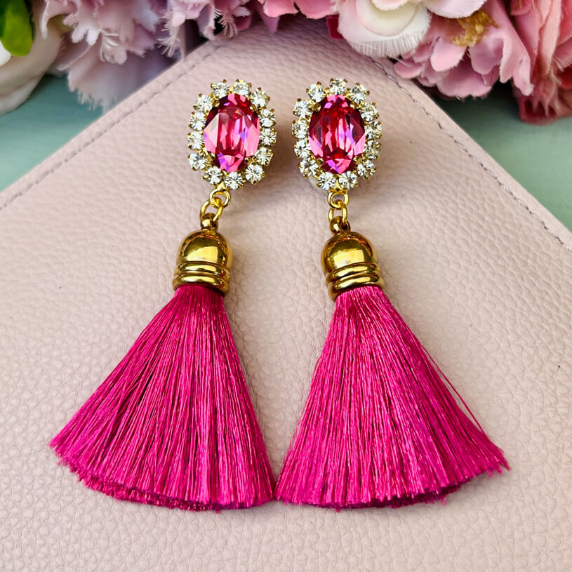 Edel funkelnde Ohrstecker in Pink mit Quaste