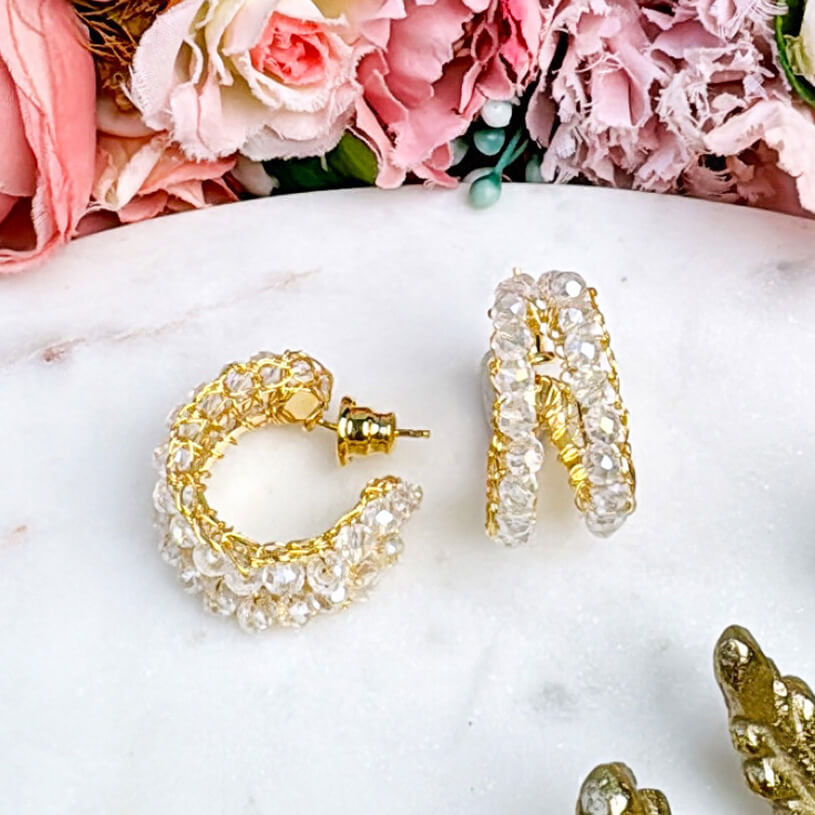 Aufwändige Doppelcreole aus Perlen in Kristalltönen