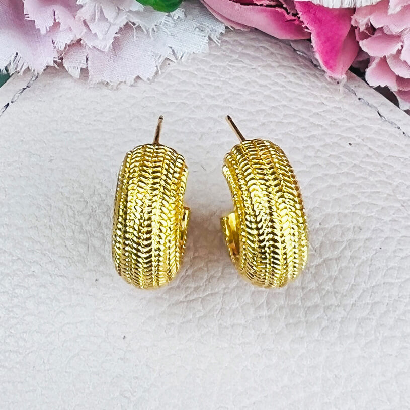 Wunderschöne vergoldete Creolen mit elegantem Muster