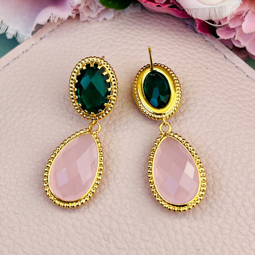 Funkelnde TropfenOhrringe in Dunkelgrün und Zartrosa
