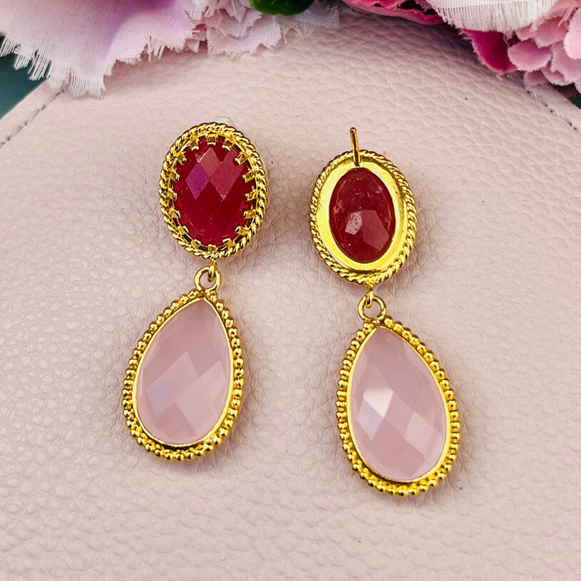 Funkelnde TropfenOhrringe in Himbeerrot und Zartrosa