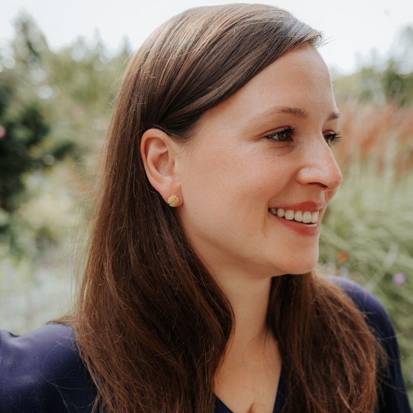 Funkelnde vergoldete Knoten Ohrstecker von Janne v. d. Heide