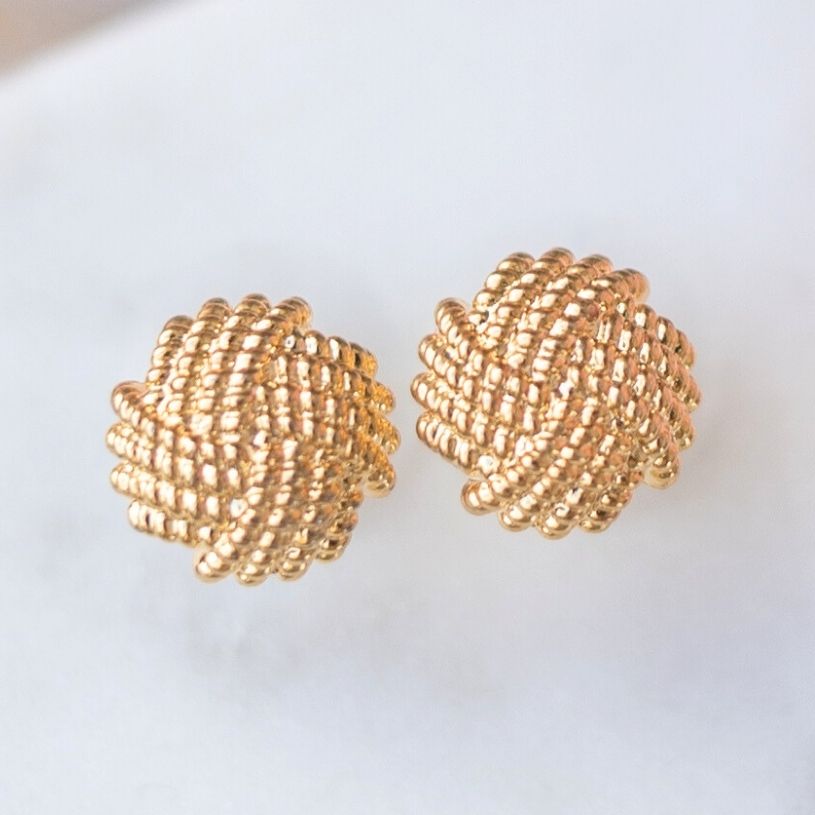 Funkelnde vergoldete Knoten Ohrstecker von Janne v. d. Heide