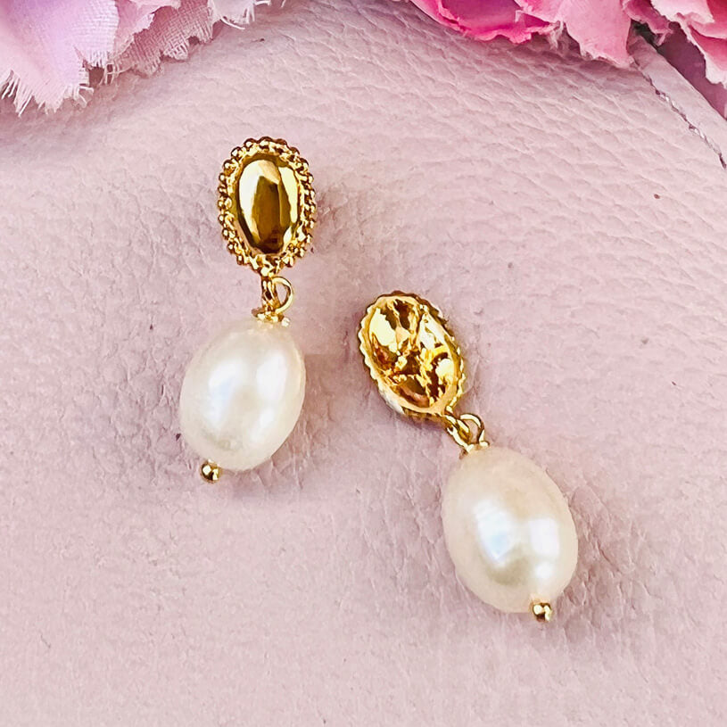 Eleganter vergoldeter Ohrstecker mit Süßwasserperle