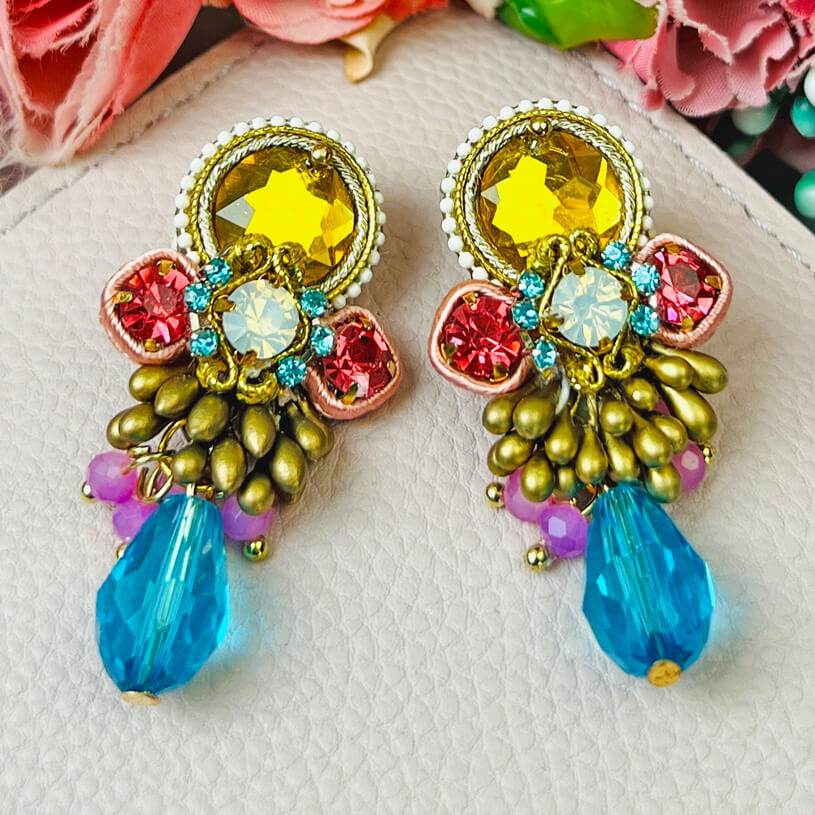 Zeitlose Soutache-Ohrringe in Blau, Pink, Gelb und Gold