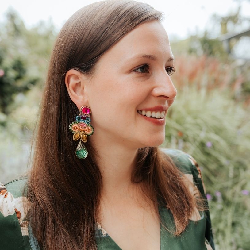 Schöne SoutacheOhrringe in bunten Farben