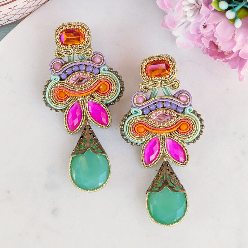 Schöne SoutacheOhrringe in Türkis, Flieder und Pink