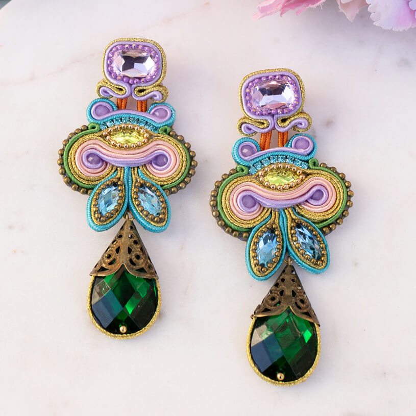 Schöne SoutacheOhrringe in Flieder, Rosa und Grün