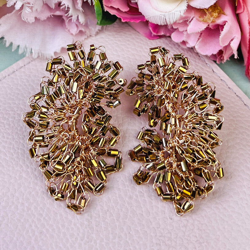 Edle Perlen-Ohrringe aus mehreren Blüten in Gold