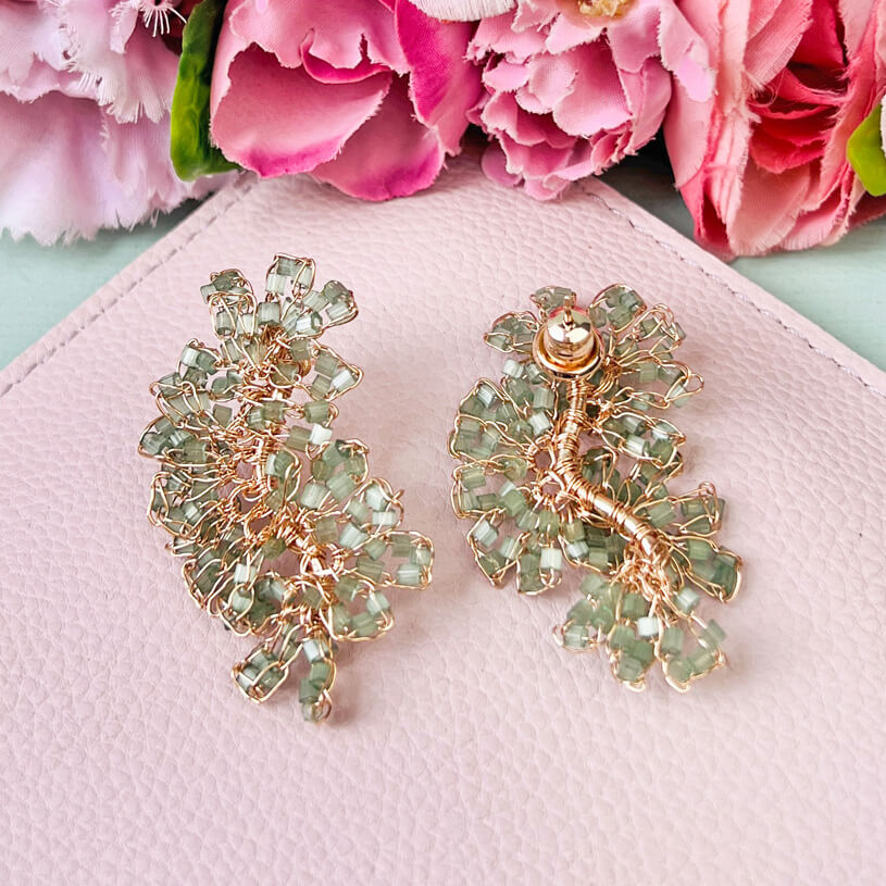 Edle Perlen-Ohrringe aus mehreren Blüten in Mintgrün