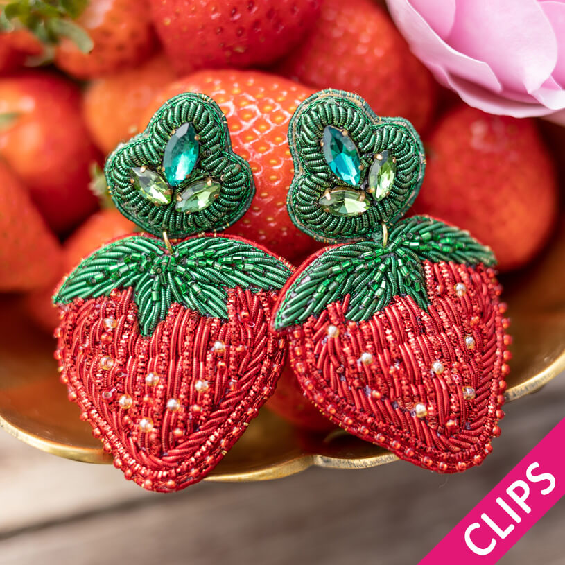 Auffällige Soutacheohrclips als Erdbeere