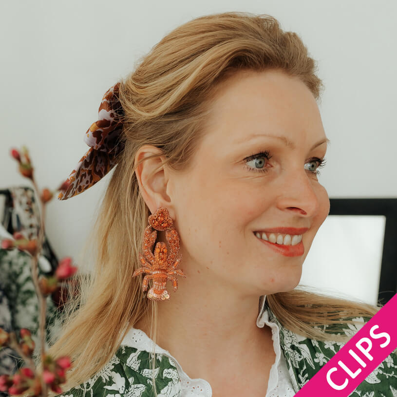 Auffällige Soutacheohrclips als Hummer