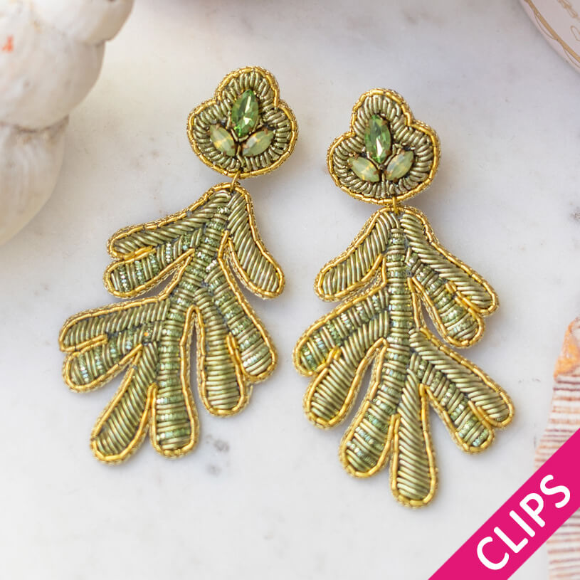 Auffällige Soutacheohrclips als hellgrüne Koralle