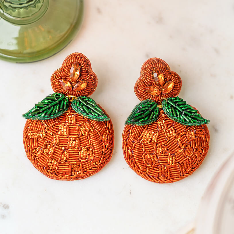 Auffällige SoutacheOhrringe als Orange