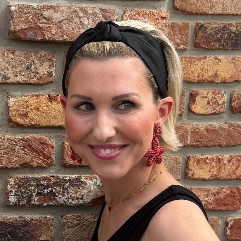 Auffällige SoutacheOhrringe als pink-oranger Seestern