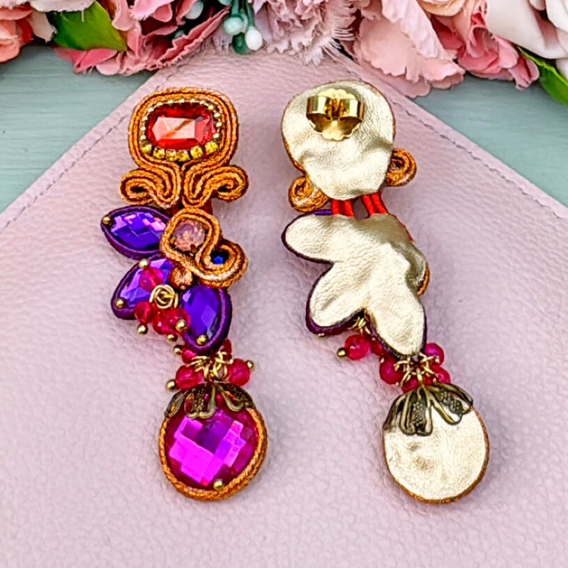 Dekorative Soutache-Ohrstecker in Orange und Pink