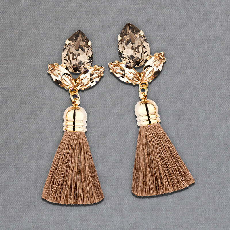 Glitzernde Ohrstecker in Beige mit edler Quaste von AmuseToi