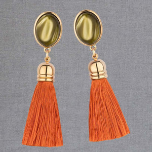 Senfgelber Ohrstecker mit rostrotfarbener Quaste von AmuseToi