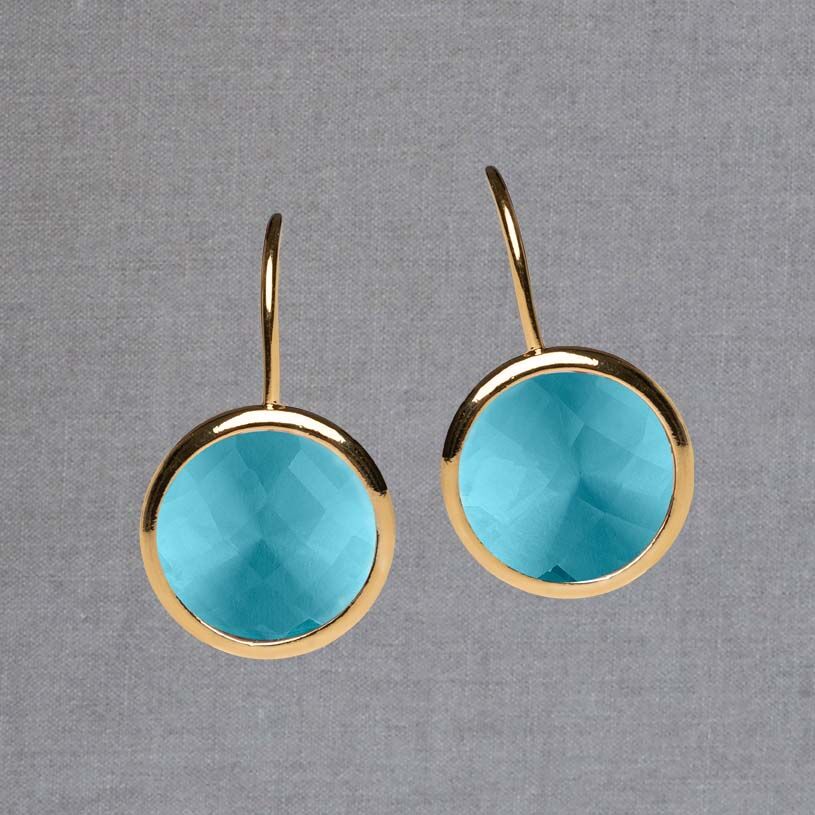 Vergoldete Ohrhänger mit rundem funkelnden Kristall in Hellblau von Janne v. d. Heide