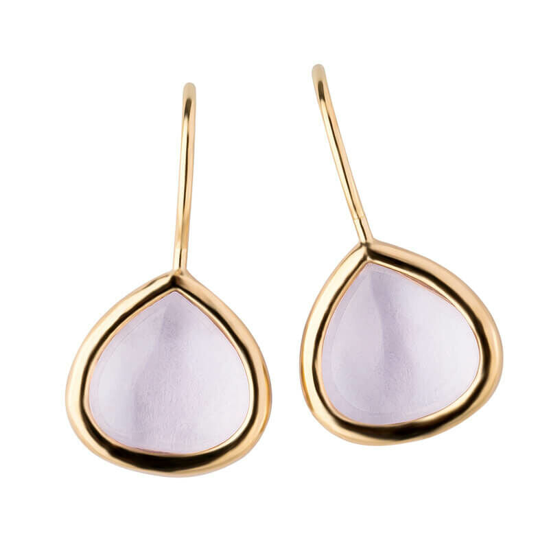 Vergoldete Ohrhänger mit tropfenförmigen funkelnden Kristallen in Rosa von Janne v. d. Heide