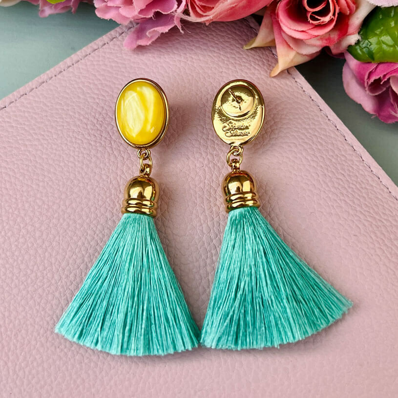 Gelbe vergoldete Ohrstecker mit Quaste in Türkis von AmuseToi