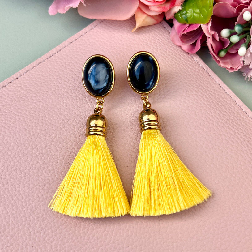 Dunkelblaue vergoldete Ohrstecker mit Quaste in Gelb von AmuseToi