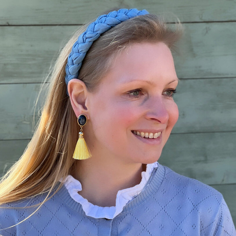 Dunkelblaue vergoldete Ohrstecker mit Quaste in Gelb von AmuseToi