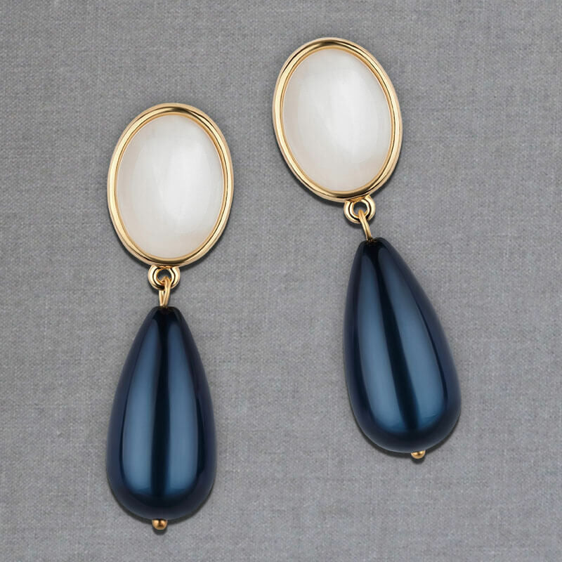 Schöne Tropfen Ohrringe in Perlmuttfarben und Dunkelblau von AmuseToi
