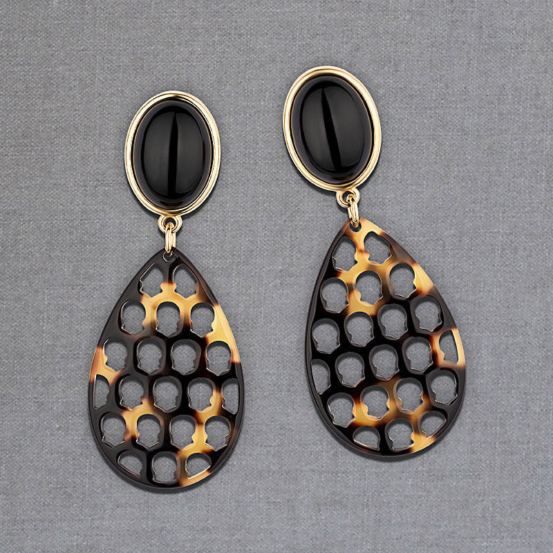 Schwarze Ohrringe San Marco als Ohrstecker mit schildpattfarbenem Tropfen von AmuseToi