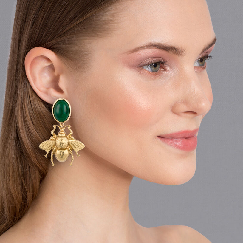 Dunkelgrüner Ohrstecker mit vergoldeter Hummel von AmuseToi