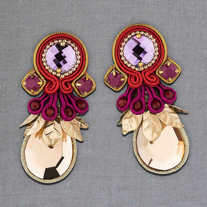 Funkelnde Soutache-Ohrringe mit schimmernden lila Steinen und champagnerfarbenen Tropfen
