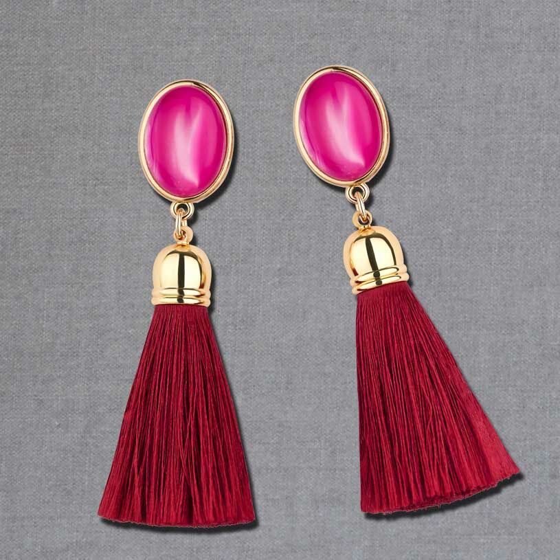 Schimmernde pinkfarbene Ohrstecker mit weinroten Quasten