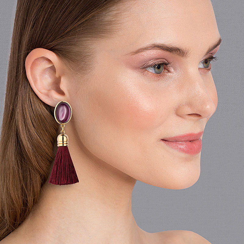 Schimmernde amethystfarbene Ohrstecker mit Quasten in Burgundrot