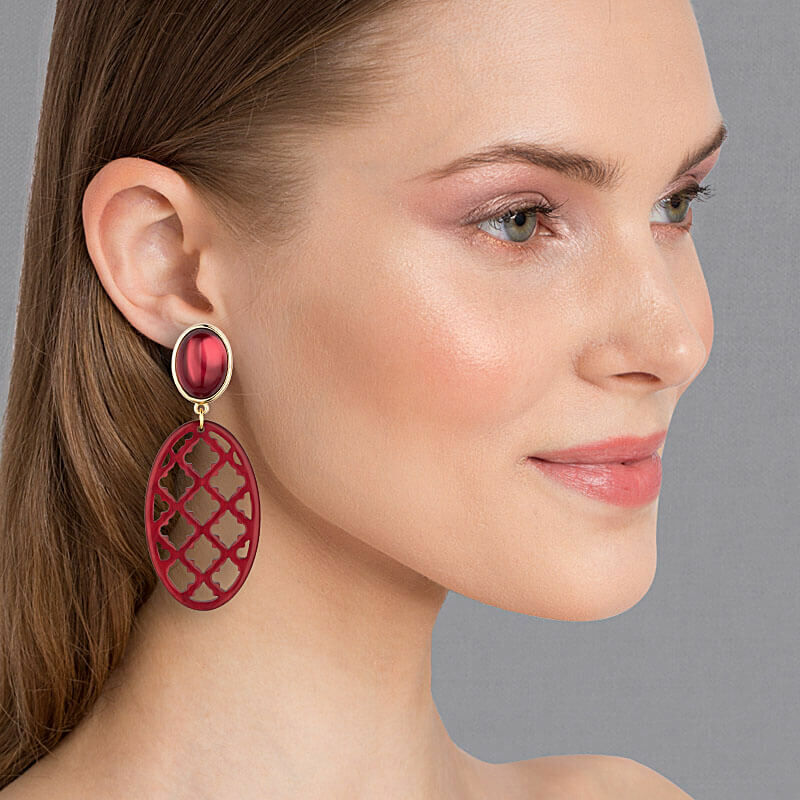Vergoldete Ohrstecker in schimmerndem Dunkelrot mit schönem Oval im Marrakesch-Stil von AmuseToi