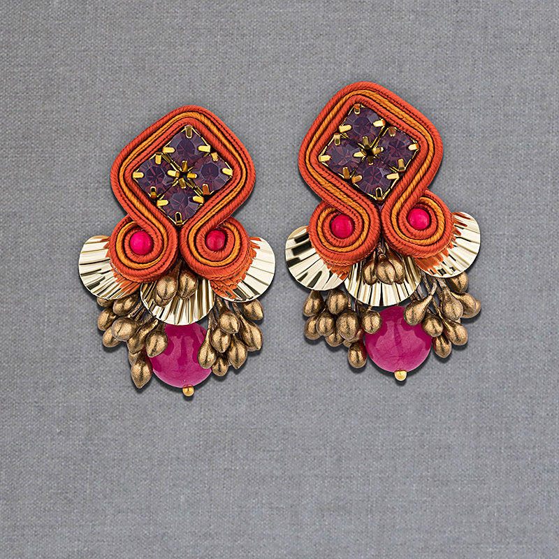 Schöne Soutache-Ohrstecker in Orange, Gold mit rosafarbenen Tropfen