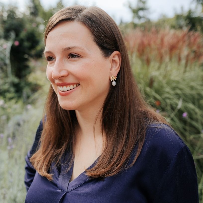 Blütenstecker mit edler Süßwasserperle von Janne von der Heide