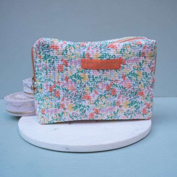 Große Stoff-Tasche mit Reißverschluss und grün-orangem Blumen-Muster
