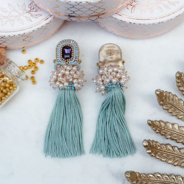 Auffällige Soutache-Quastenohrringe in Mintgrün und Violett